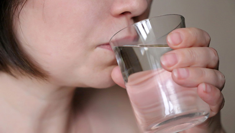 更年期の「のどの渇き」の症状と原因、自分で出来る対処法について